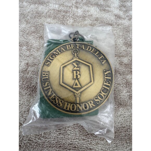 Sigma Beta Delta Honors Society Graduation Medal Medallion New Green - Picture 1 of 2